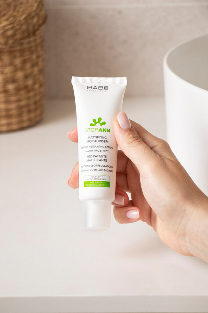 Babe-Stop-AKN-Mattifying-Moisturiser