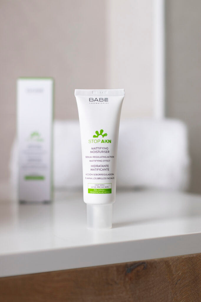 Babe-Stop-AKN-Mattifying-Moisturiser